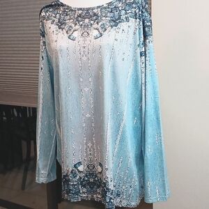 Beautiful silky blouse with floral design 2XL 🦋 NWOT